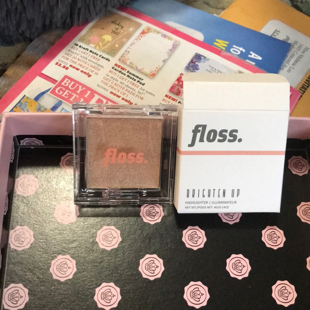 Floss Beauty Highlighter in Sunbeam New/Opened only for picture